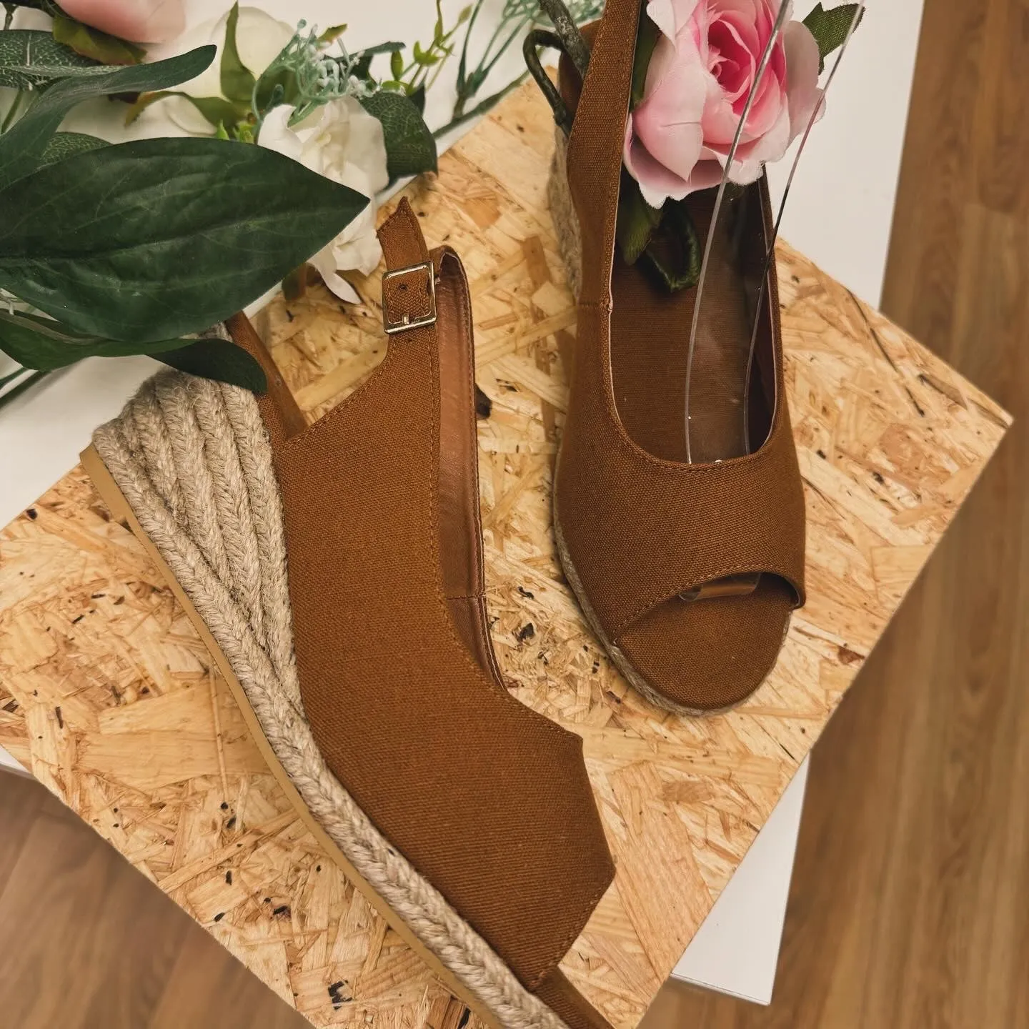 Cassie Wedge in tan