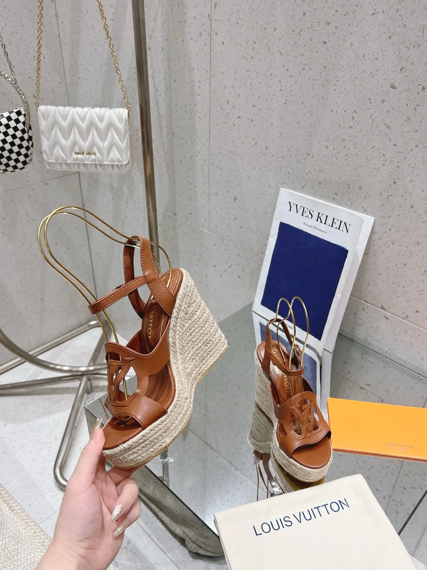 SE1377 LV Isola Wedge Sandal / Size5-11