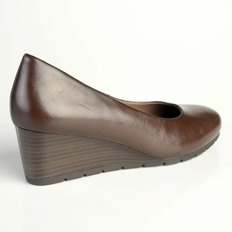 Soft Style By Hush Puppies Mihewi Wedge Court - Chocolate